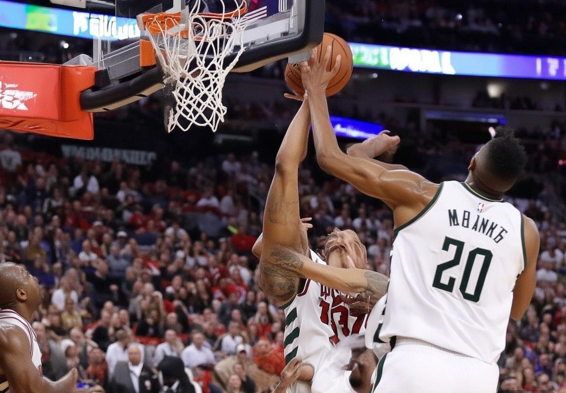 雄鹿队扬尼斯·阿德托昆博垃圾时间扣篮引冲突，密尔沃基雄鹿队与芝加哥公牛队赛后陷争议